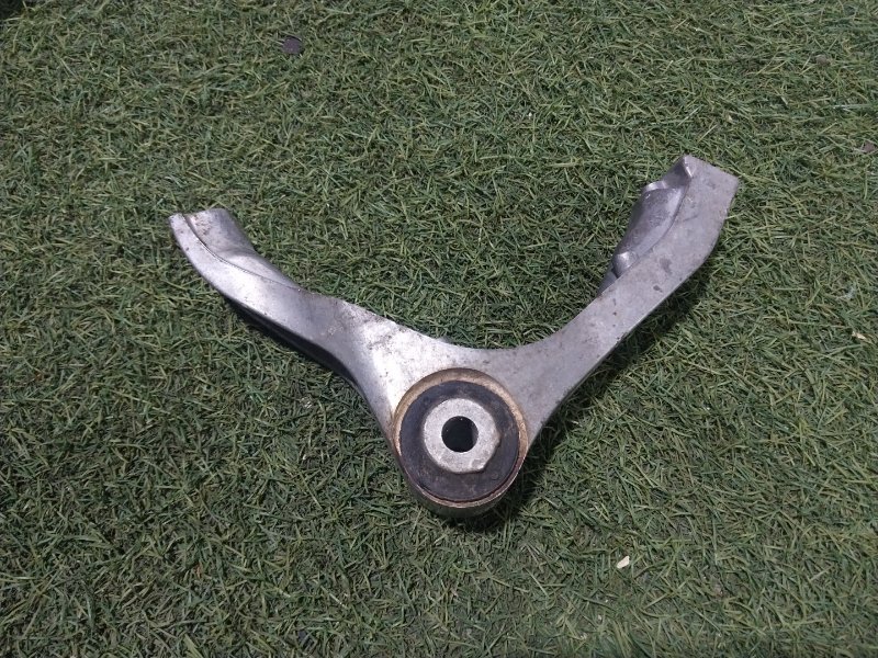 Кронштейн генератора