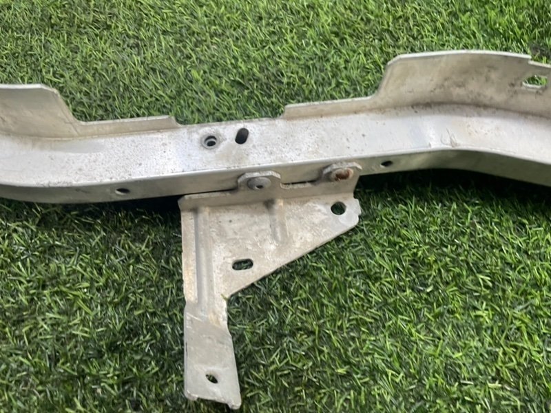 Кронштейн фар левый