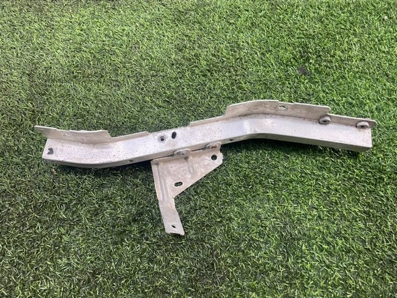 Кронштейн фар левый