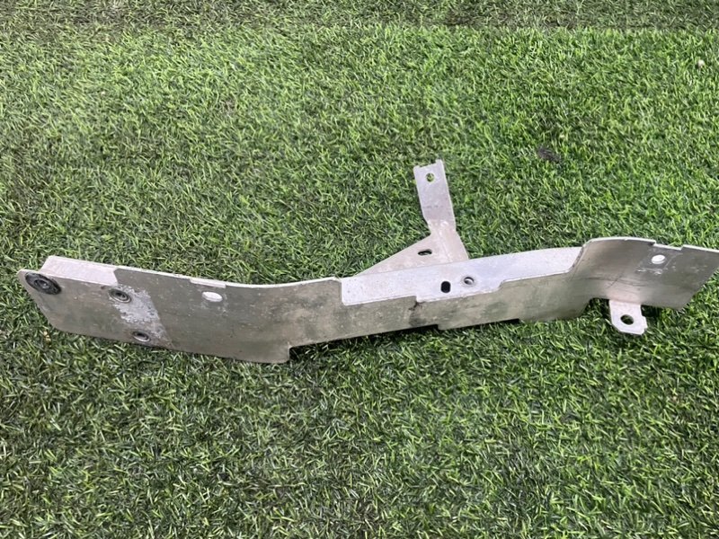 Кронштейн фар левый