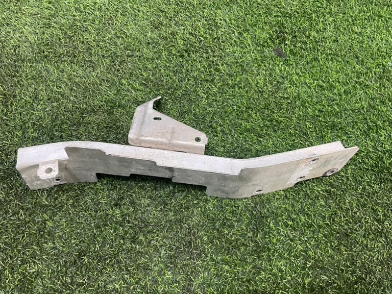 Кронштейн фар левый