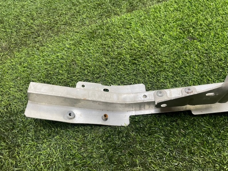 Кронштейн фар правый