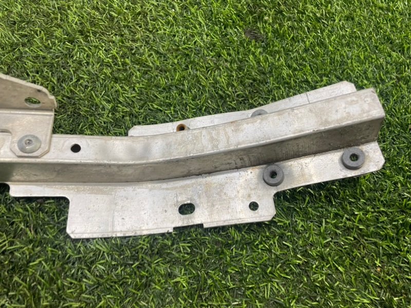 Кронштейн фар правый