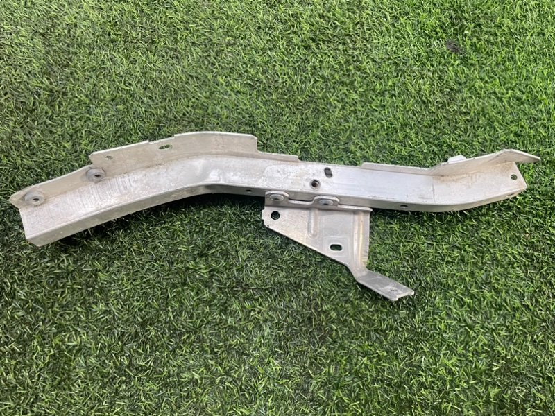 Кронштейн фар правый