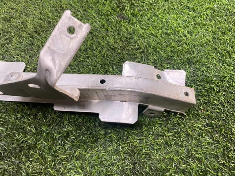 Кронштейн фар правый