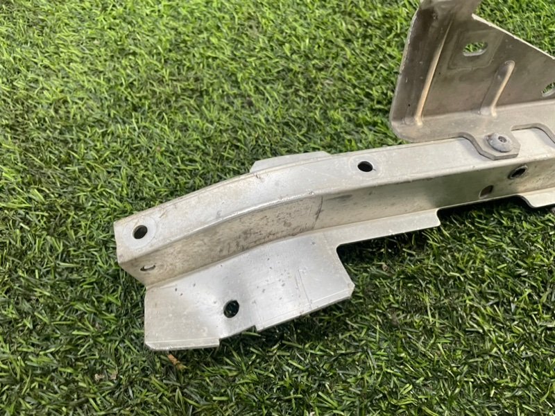 Кронштейн фар правый