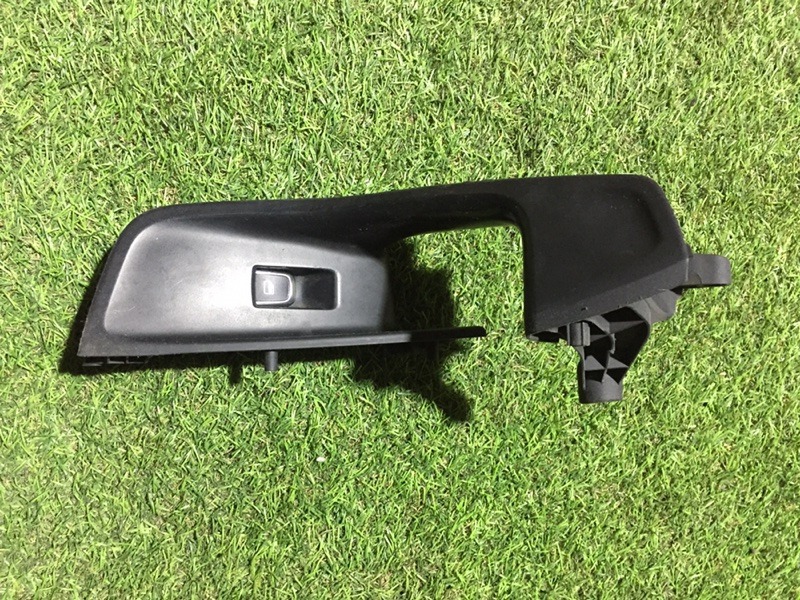 Ручка двери передней наружная правая