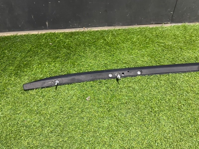 Рейлинг (релинг) правый (планка на крышу)