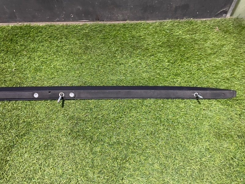 Рейлинг (релинг) правый (планка на крышу)