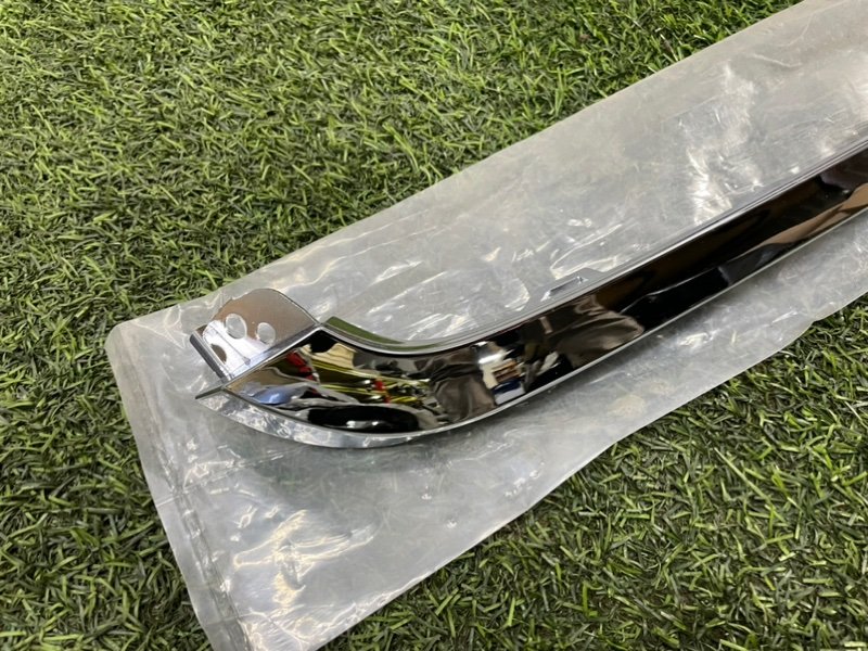 Молдинг переднего бампера левый