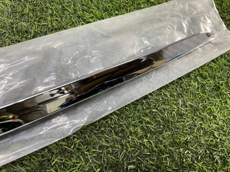 Молдинг переднего бампера левый