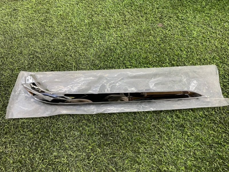 Молдинг переднего бампера левый