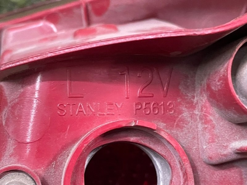 Фонарь задний наружный левый