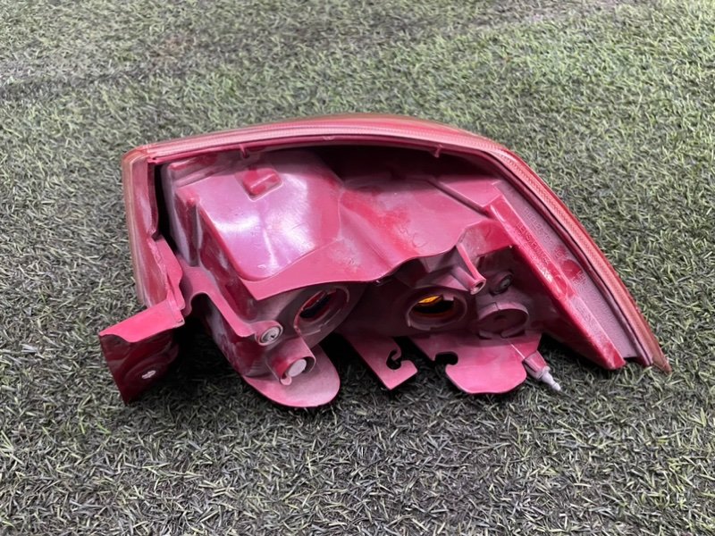 Фонарь задний наружный левый