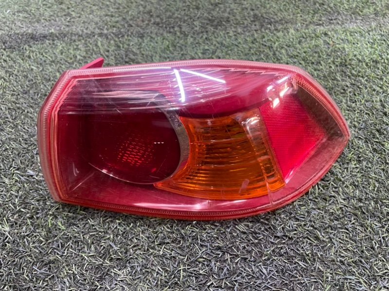 Фонарь задний наружный правый