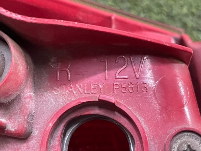 Фонарь задний наружный правый