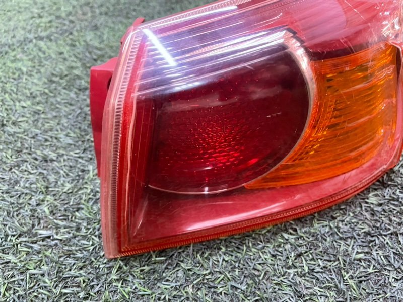 Фонарь задний наружный правый