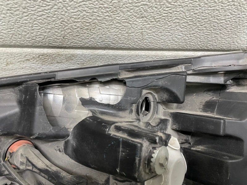 Фара правая