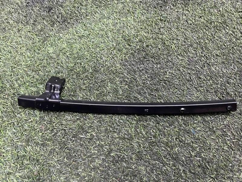 Направляющая стекла двери