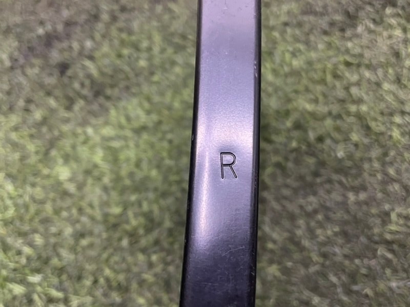 Направляющая стекла двери