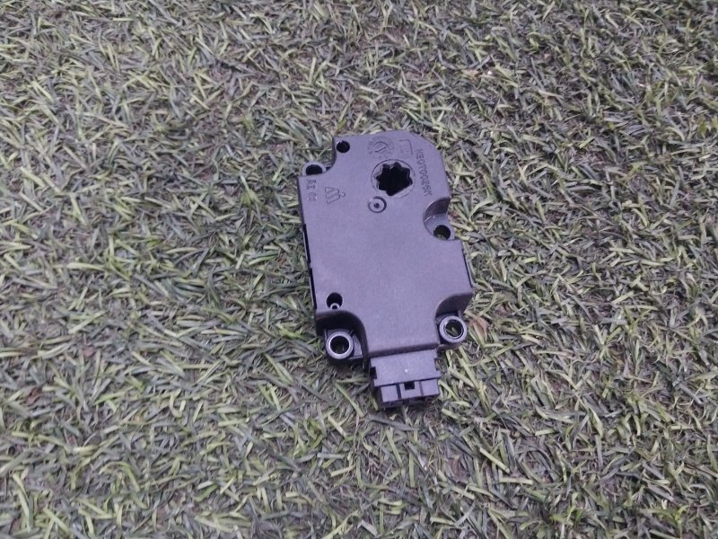 Моторчик заслонки печки