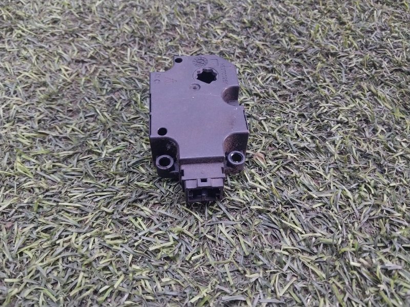 Моторчик заслонки печки