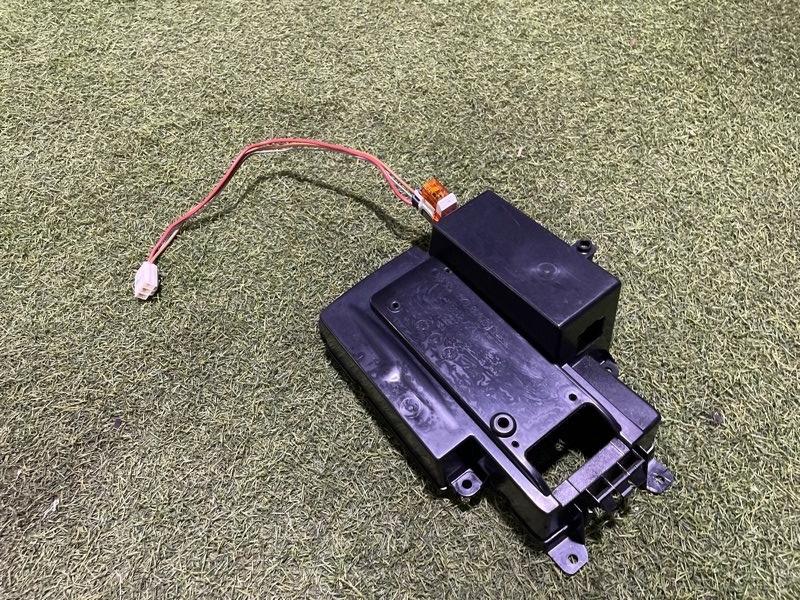 Вставка центрального подлокотника