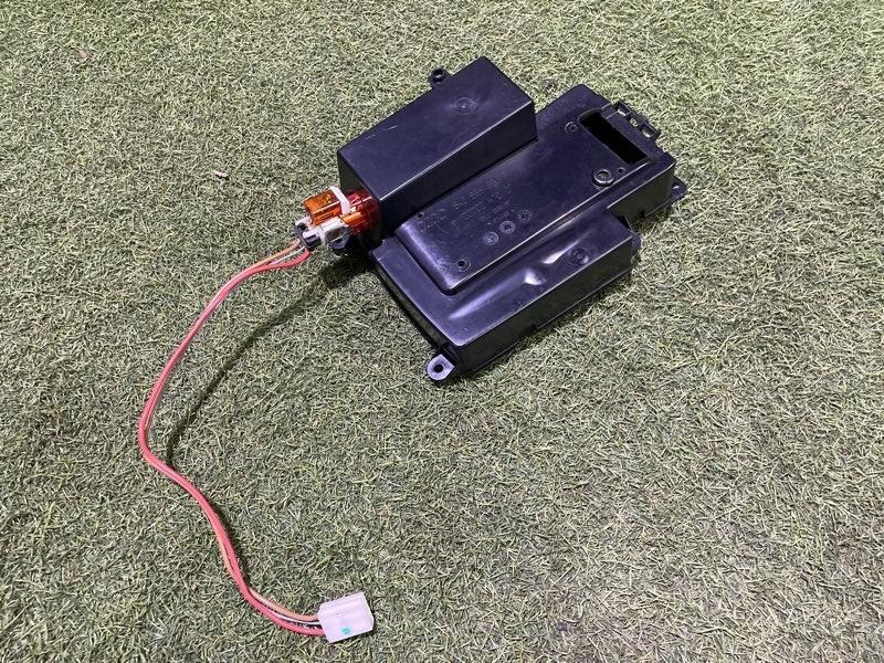 Вставка центрального подлокотника