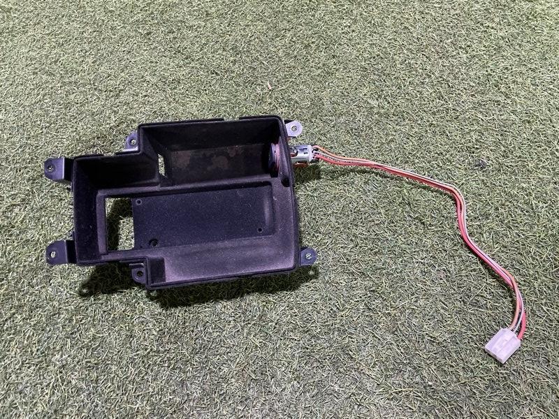 Вставка центрального подлокотника