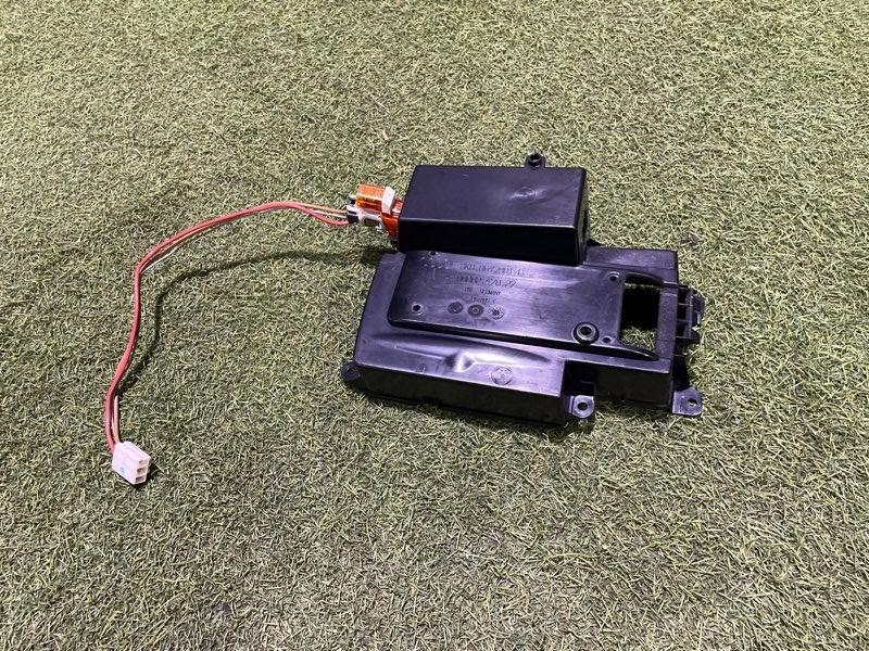 Вставка центрального подлокотника