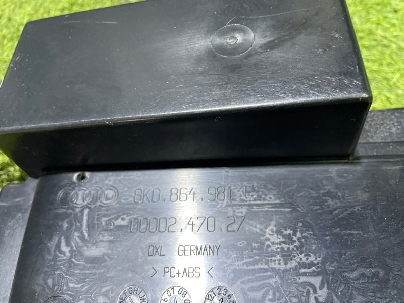 Вставка центрального подлокотника