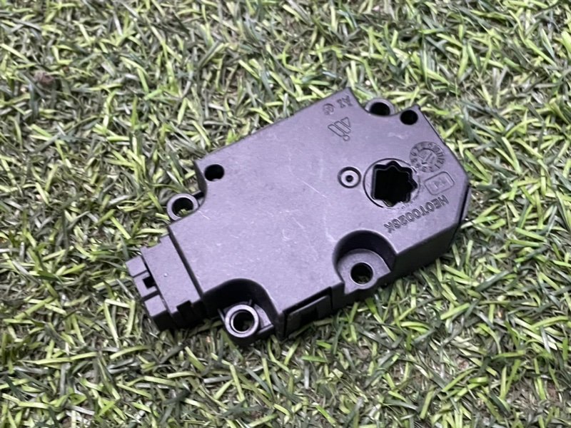 Моторчик заслонки печки