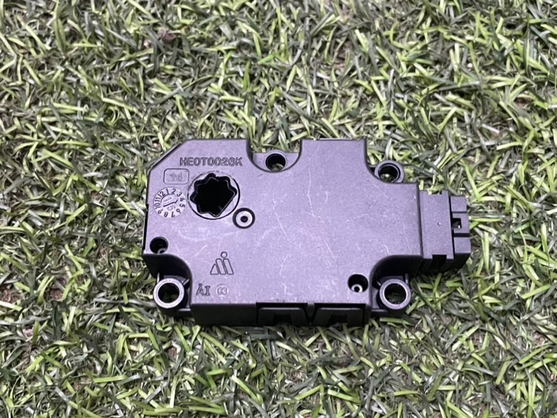 Моторчик заслонки печки