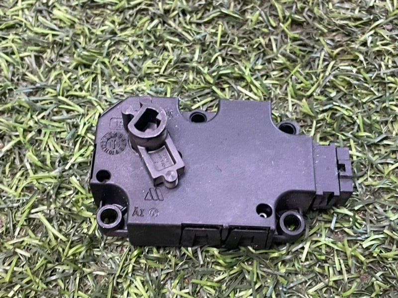 Моторчик заслонки печки