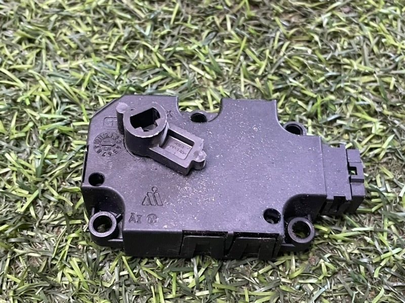 Моторчик заслонки печки