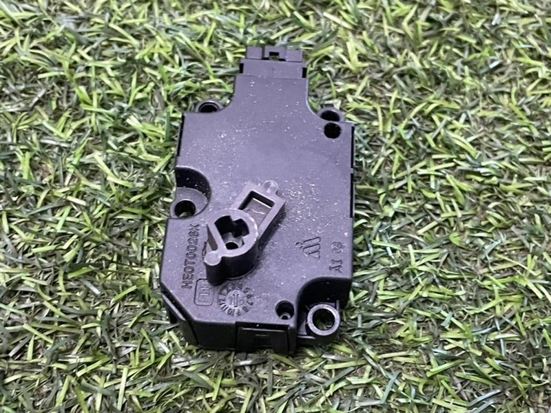 Моторчик заслонки печки