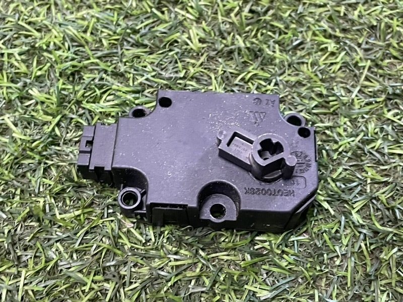 Моторчик заслонки печки