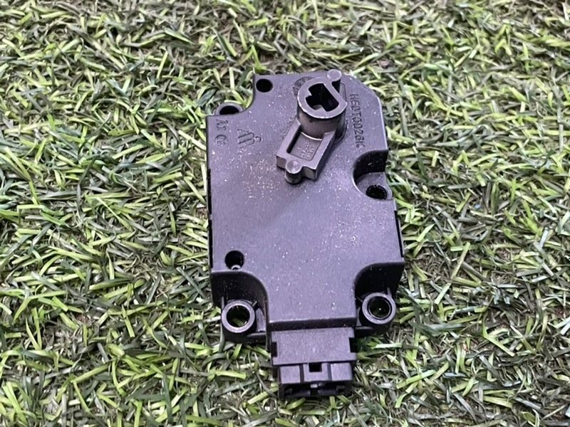 Моторчик заслонки печки