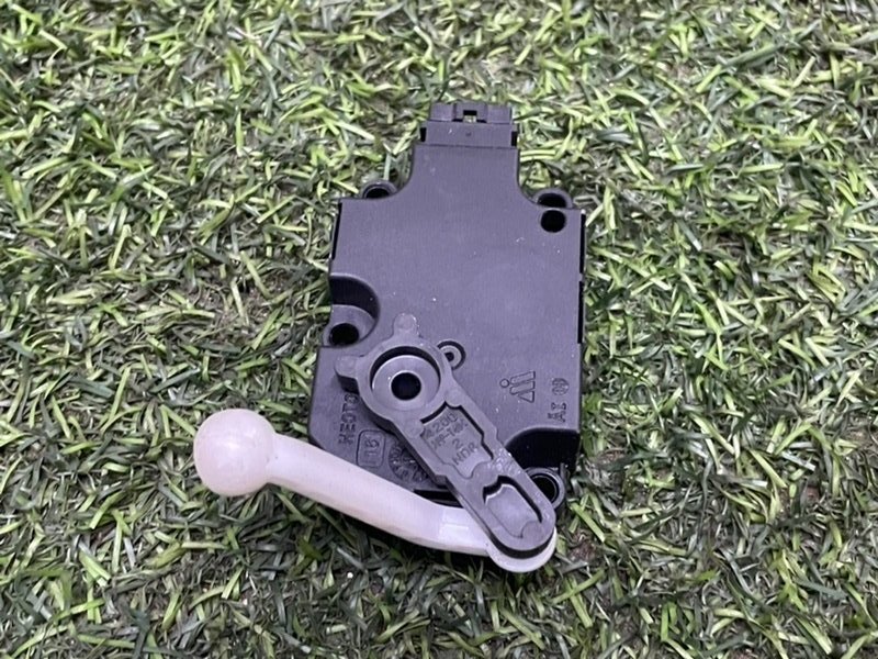 Моторчик заслонки печки