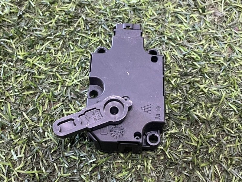 Моторчик заслонки печки