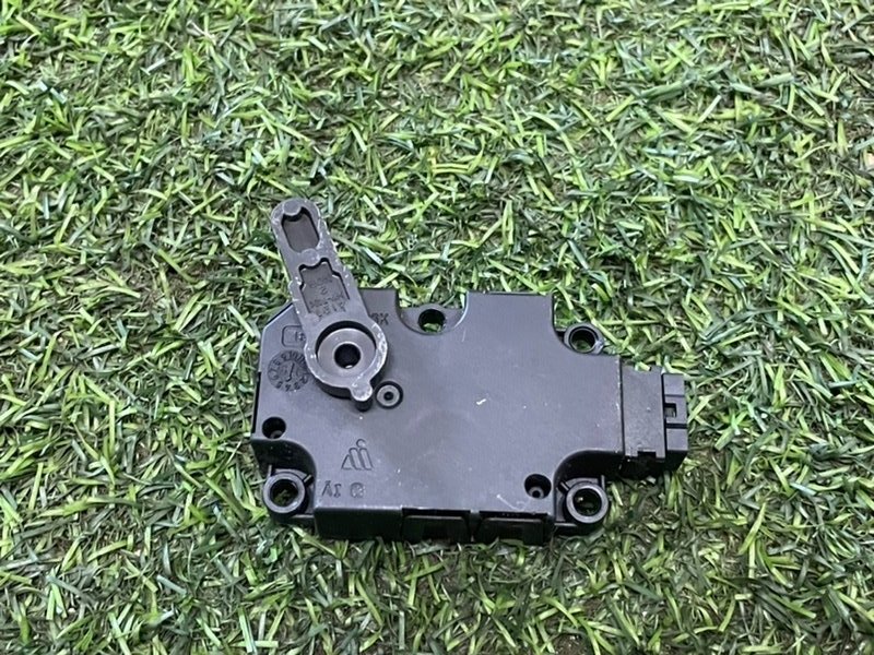 Моторчик заслонки печки