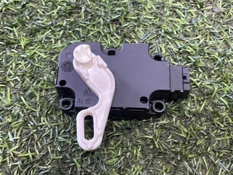 Моторчик заслонки печки