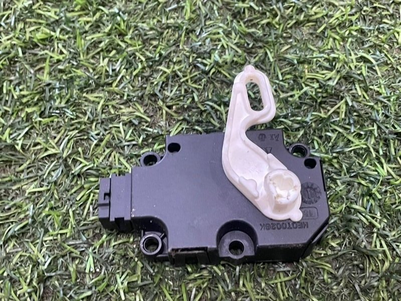 Моторчик заслонки печки