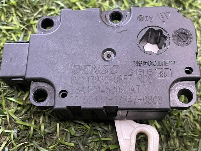 Моторчик заслонки печки