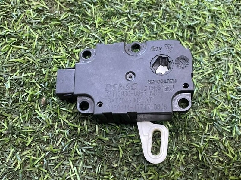 Моторчик заслонки печки