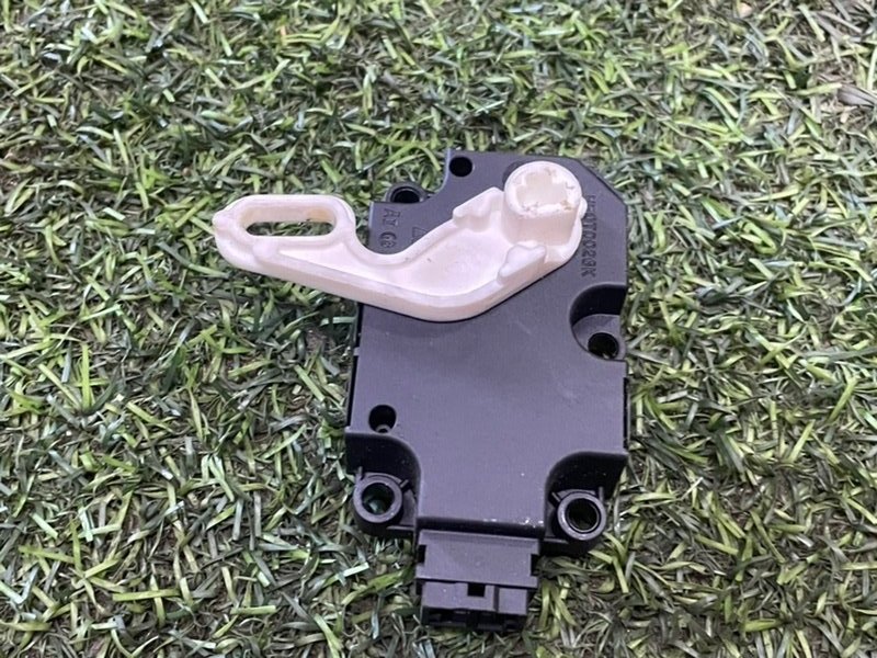 Моторчик заслонки печки