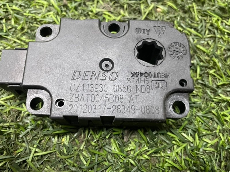 Моторчик заслонки печки