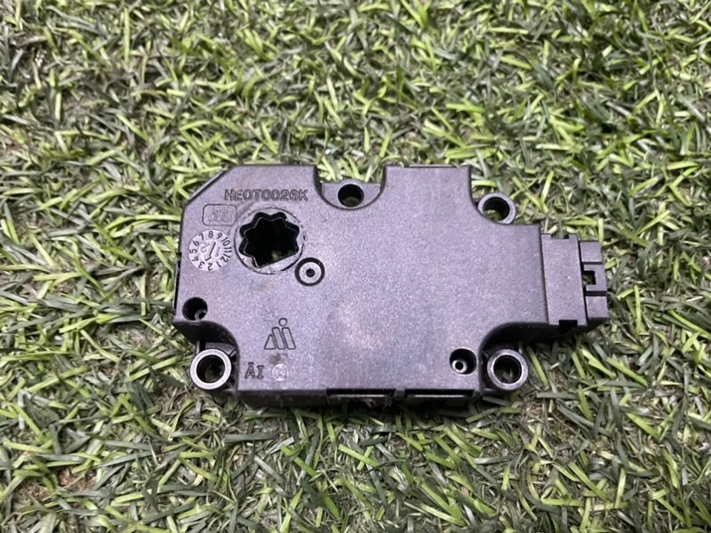 Моторчик заслонки печки