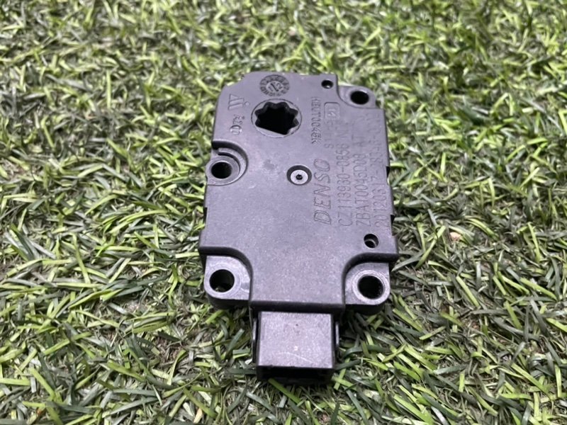 Моторчик заслонки печки