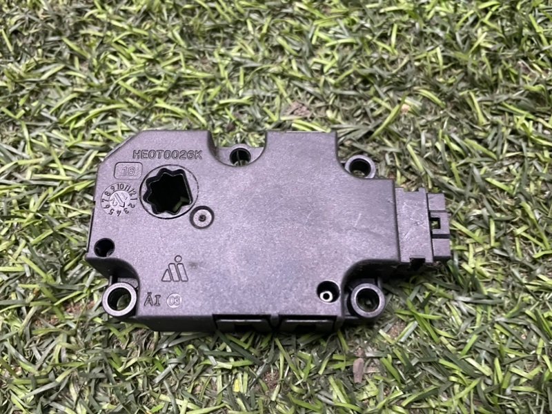 Моторчик заслонки печки